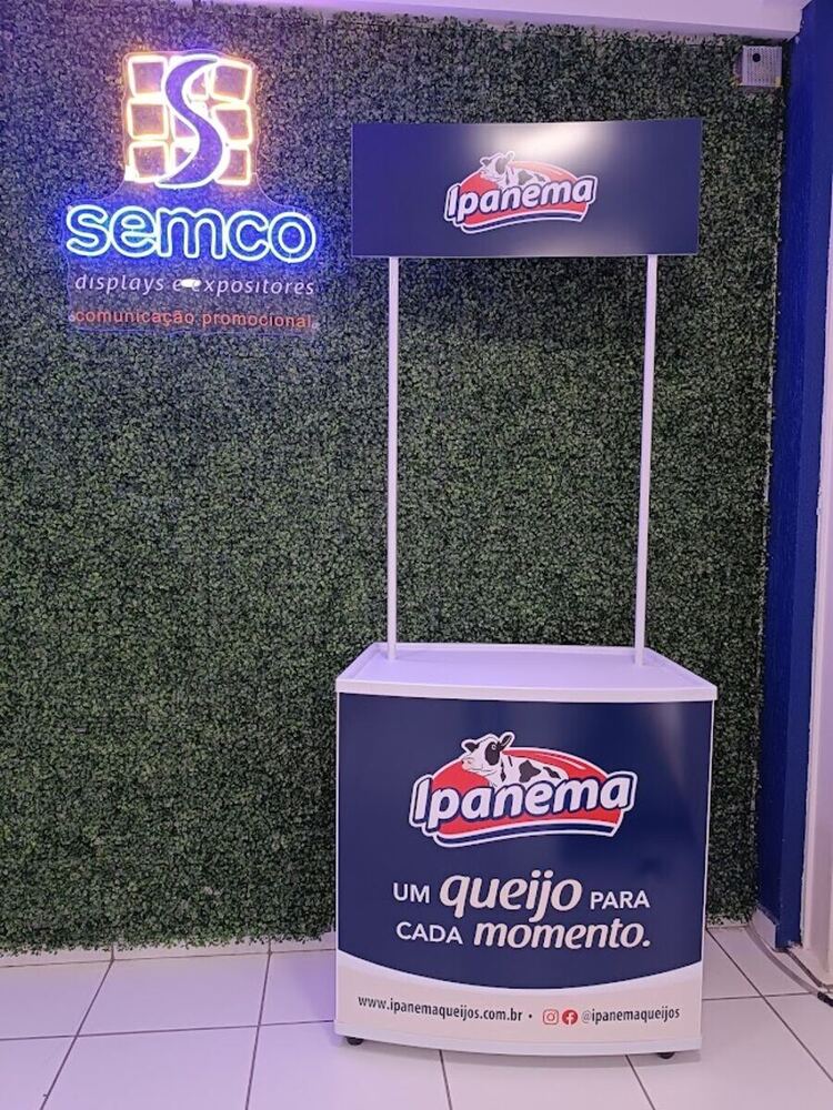 Balcão promocional personalizado Ipanema Queijos — Laticínios Premium