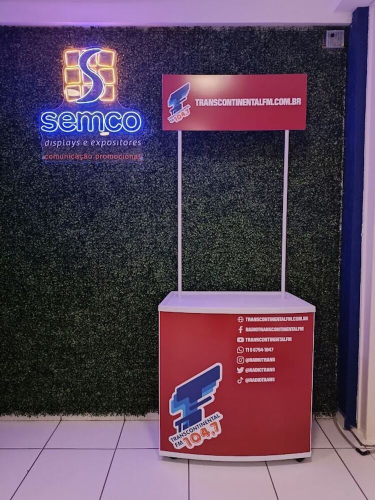 Balcão promocional personalizado Transcontinental — Rádio e Comunicação
